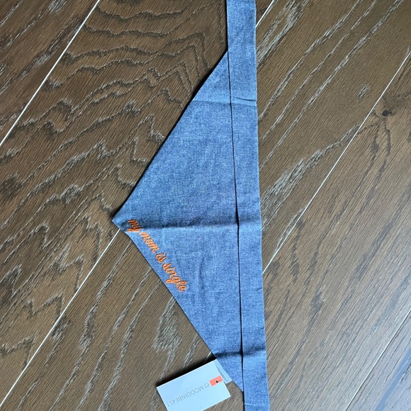 Dog Bandanna-My Mom is Single - Picture 2 of 3